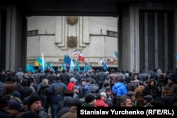 Митинг-противостояние под стенами крымского парламента, 26 февраля 2014 года